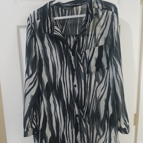 Ladies top - Picture 1 of 2